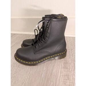 New Dr. Martens doc martens black 6 smooth leather lace ups